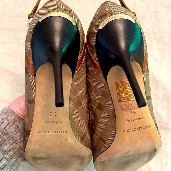 Burberry Peep-Toe Pumps - Picture 6 of 10
